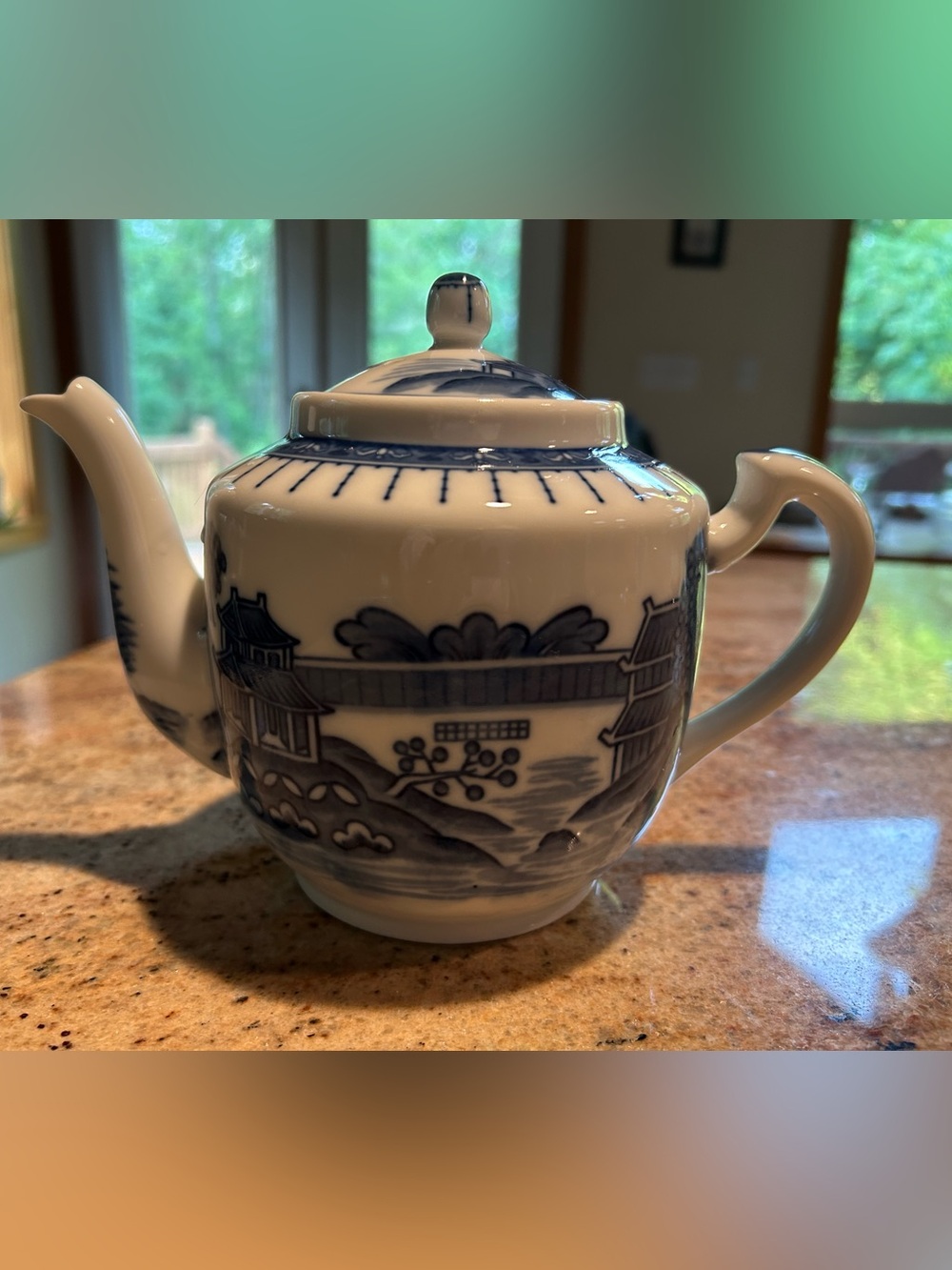 Mottahedah Porcelain Teapot w/chinoiserie pattern Blue Canton/Blue Willow 7” 4C